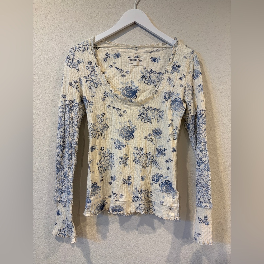 We the Free Women’s Ivory and Blue Clover Printed Thermal - S